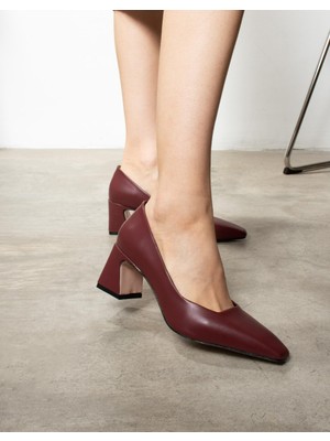 Emienza Rubı 1. Sınıf Vegan Deri Köşeli Kalıp Kalın Topuk Bayan Topuklu Ayakkabı