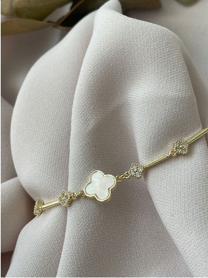 Normadia Yonca Gold Paslanmaz Çelik ve Taş Işlemeli Bileklik, Şık Tasarım