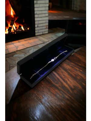 Normadia 925 Ayar Gümüş Üç Taş Gold Baget Bileklik, Işıltılı Kutu ile