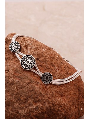 Normadia El Işlemeli Anadolu Motifli Gümüş Bileklik, Zarif ve Şık Tasarım