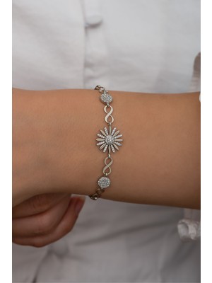 Normadia Şık Papatya ve Sonsuzluk Tasarımlı Gümüş Kadın Bileklik