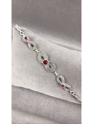 Normadia El Işlemeli Yakut Taşlı Sonsuzluk Gümüş Kadın Bileklik