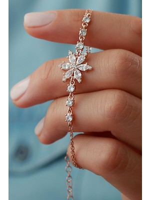 Normadia 925 Ayar Rose Beyaz Taşlı Lotus Gümüş Bileklik, Zarif ve Şık Takı
