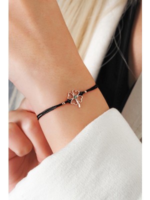 Normadia Zümrüt Taşlı Makromeli Gümüş Yonca Çiçek Ipli Bileklik