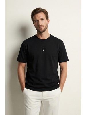 Elemge %100 Pamuk Compact Penye Süprem Siyah Buton Nakışlı Trend Fit Erkek Tok Kumaş T-Shirt Rahat Kesim