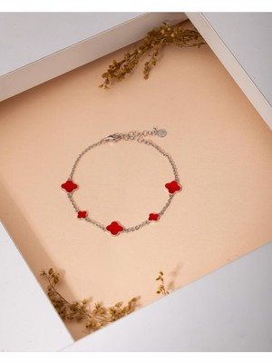 Normadia 925 Ayar Rodyum Kırmızı Mineli Yonca Bileklik, Şık ve Zarif Tasarım