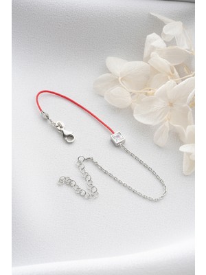 Normadia Kare Taşlı Kırmızı Ipli 925 Ayar Gümüş Bileklik