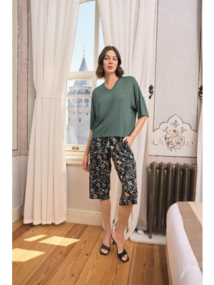 Findit Arias Closet Çiçek ve Yaprak Desenli V Yaka Büyük Beden Kapri Takımı