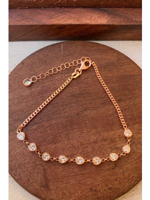 Normadia Şık Gümüş Kadın Bileklik, Zirkon Taş ve Kalp Detayıyla Zarif Tasarım