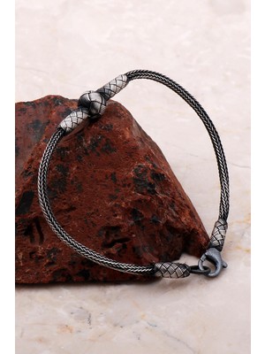 Normadia El Işlemeli Gümüş Erkek Bileklik, Zarif ve Şık Tasarım