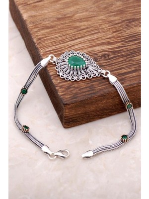 Normadia El Işçiliğiyle Zümrüt Taşlı Telkari Gümüş Bileklik, Şık ve Zarif Takı