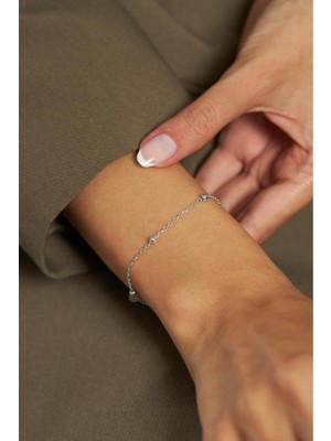 Normadia Şık ve Zarif Rodyum Dorika Gümüş Bileklik, Özgün Tasarım ve Kalite