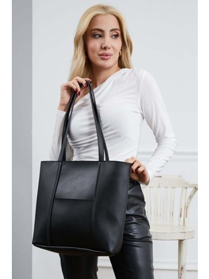 Kokoş Ön Cep Detaylı Omuz Çantası