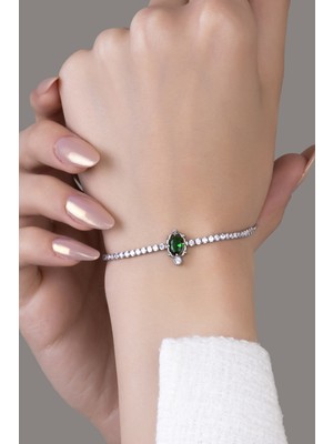Normadia Şık Zümrüt Taşlı Vintage Stil Bileklik, Zarif ve Parlak Tasarım