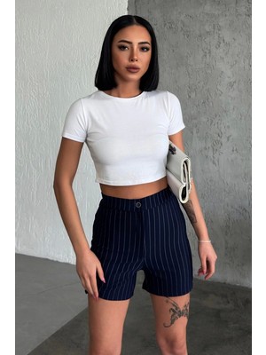 Getittir Zarif ve Şıklığı Bir Arada Sunan Yüksek Bel Krep Esnek Çimalı Çizgili Şort Lacivert ( Lisinya )