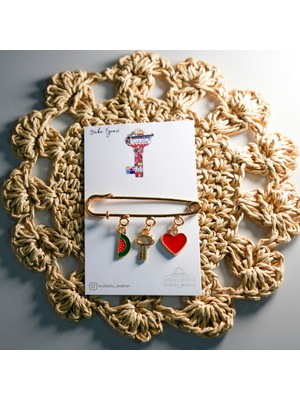 Kalpli Karpuzlu Yaka Iğnesi