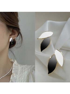 Normadia Şık ve Minimalist Yaprak Tasarımlı Hafif Küpe, Günlük Kullanım Için Ideal