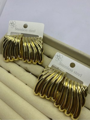 Normadia Şık ve Modern Çelik Küpe, Zarif Tasarımıyla Stilinizi Tamamlar