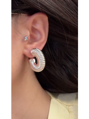 Normadia Şık Çelik Vintage Kruvasan Tasarımlı Küpe, Modern ve Zarif Takı