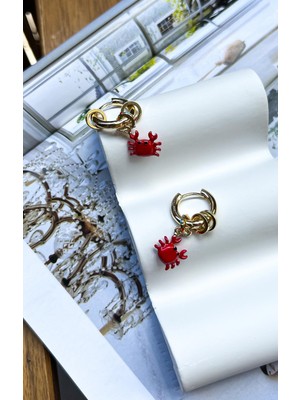 Normadia Kırmızı Küçük Yengeç Küpe, Şık ve Göz Alıcı Tasarım