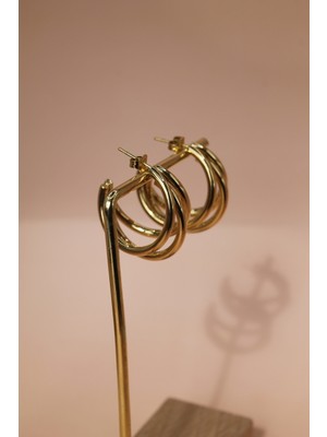 Normadia Şık 3 Halkalı Altın Renk Çelik Küpe, Zarif ve Modern Tasarım