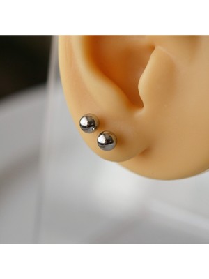 Normadia Şık 5 mm Cerrahi Çelik Top Küpe, Gümüş Renk, Modern ve Zarif Tasarım