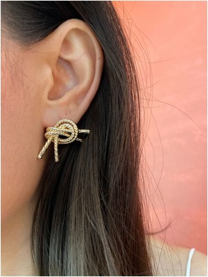 Normadia Şık Altın Kaplama Çelik Düğüm Tasarımlı Küpe, Zarif ve Modern Takı