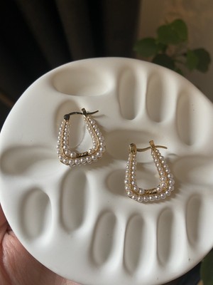 Normadia Şık Inci Detaylı Üçgen Model Çelik Küpe, Zarif Takı Parçası