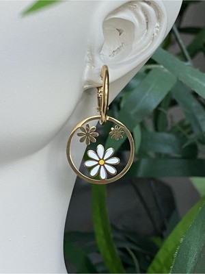 Normadia Beyaz Papatya 316L Paslanmaz Çelik Küpe, Zarif ve Şık Takı