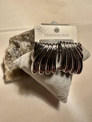 Normadia Şık Gold Gümüş Çelik Küpe – Modern ve Zarif Tasarım