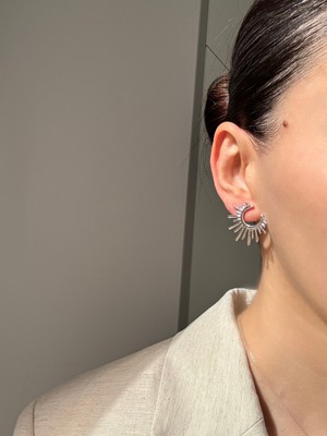 Normadia Altın Renkli Güneş Tasarımlı Şık Küpe, Zarif Takı Koleksiyonu