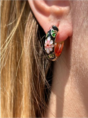 Normadia Vintage Çiçek Desenli Siyah Mineli Kadın Çelik Halka Küpe