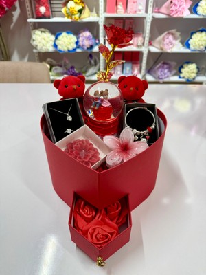 Ayı Evreni Romantik Hediye Kutusu Kırmızı | Kırmızı Kutu | Kar Küresi, Çelik Takı Seti, Peluş Ayıcık | Sevgiliye, Anneye, Doğum Günü, 14 Şubat, Yıldönümü