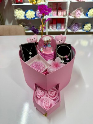 Ayı Evreni Romantik Hediye Kutusu Pembe | Pembe Kutu | Kar Küresi, Çelik Takı Seti, Peluş Ayıcık | Sevgiliye, Anneye, Doğum Günü, 14 Şubat, Yıldönümü