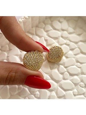 Normadia Şık ve Zarif Altın Renkli Midye Tasarımlı Küpe, Modern Takı Aksesuarı