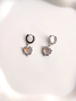 Normadia Gümüş Renkli Kalp Tasarımlı Opal Taşlı Zarif Kadın Küpe