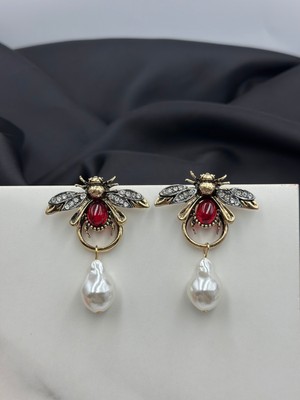 Normadia Kırmızı Taşlı Arı Figürlü Gold Detaylı Zarif Küpe