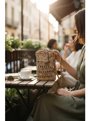 Tokuşka Rafya Örgü Kapaklı Çift Renk Çapraz Omuz Telefon Çantası