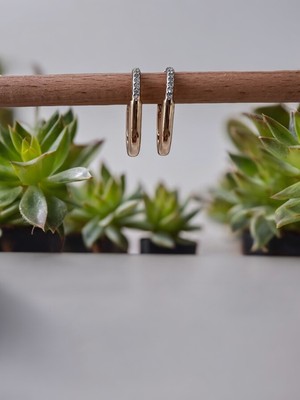 Normadia Şık Pirinç Taşlı Lock Halka Küpe, Zarif ve Hafif Tasarım