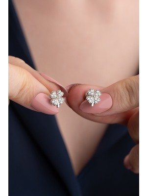 Normadia Parlak 925 Ayar Gümüş Yonca Tasarımlı Şık Kulak Küpesi