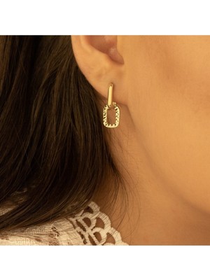 Normadia Lazer Kesimli Kare Sallantılı Gümüş Küpe, Şık ve Modern Tasarım