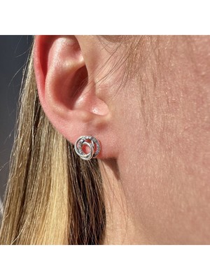 Normadia Şık ve Zarif Iç Içe Halkalı Gümüş Küpe, Günlük ve Özel Günler Için Ideal