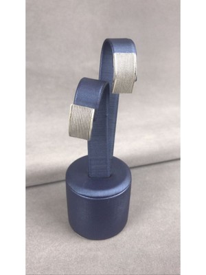 Normadia Şık Kare Gümüş Kadın Nokta Küpe, Zarif Takı Tasarımı