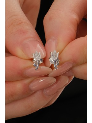 Normadia Damla Taşlı 925 Ayar Gümüş Rodyum Küpe, Şık ve Zarif Takı