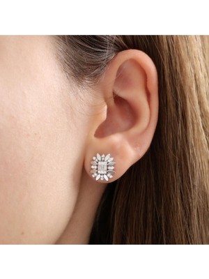 Normadia Parıltılı Güneş Tasarımlı Gümüş Baget Küpe, Şık ve Zarif Takı