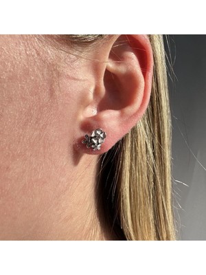 Normadia Renkli Çiçek Desenli Zarif Gümüş Küpe, Şık Takı Seçeneği