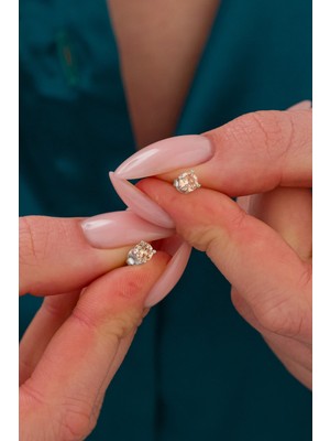 Normadia 925 Ayar Gümüş Pırlanta Taşlı Tektaş Küpe, Zarif ve Şık Tasarım