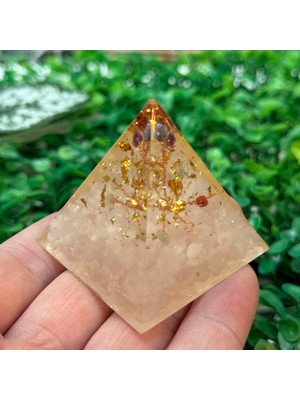 Taş Uzmanı Orgonit Piramit – Çakra Taşlı Bakır Ağaç ve Kuvars Zemin