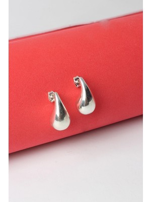 Normadia Bottega Silver Beyaz 925 Ayar Çivili Gümüş Küpe, Şık ve Zarif Tasarım