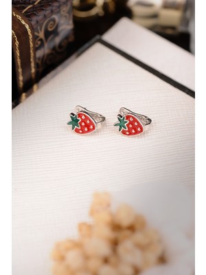 Normadia 925 Ayar Gümüş Çilek Model Çocuk J Küpe, Şık ve Zarif Tasarım